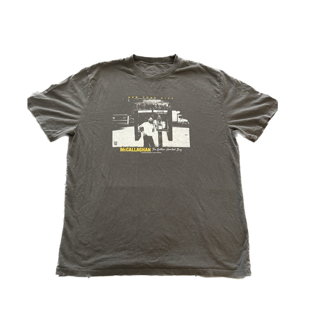 BRANDY MELVILLE GRAPHIC TEE NEVER WORN